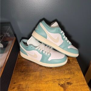 NWOT Jordan 1 Low White Cannon 9.5 Men / 11 Women